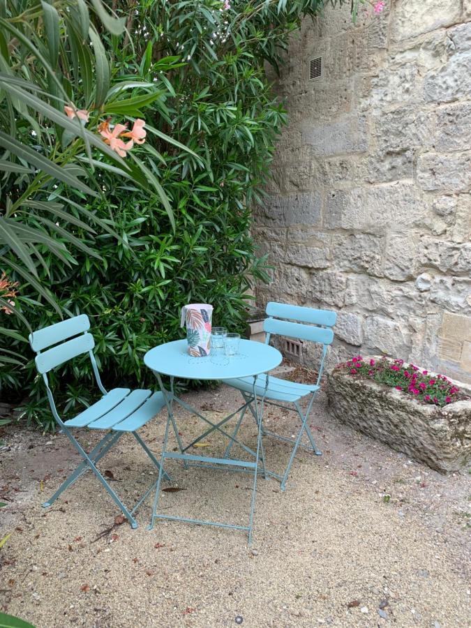 Gite de la Tour des Abbés Fontvieille Exterior foto