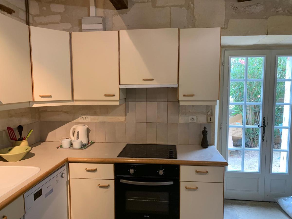 Gite de la Tour des Abbés Fontvieille Exterior foto