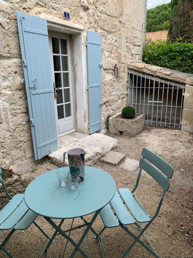 Gite de la Tour des Abbés Fontvieille Exterior foto